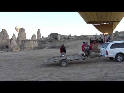 Kapadokya Balon Turu İçin Balonların Kalkış Anı - Nevşehir Göreme / Mart 2017