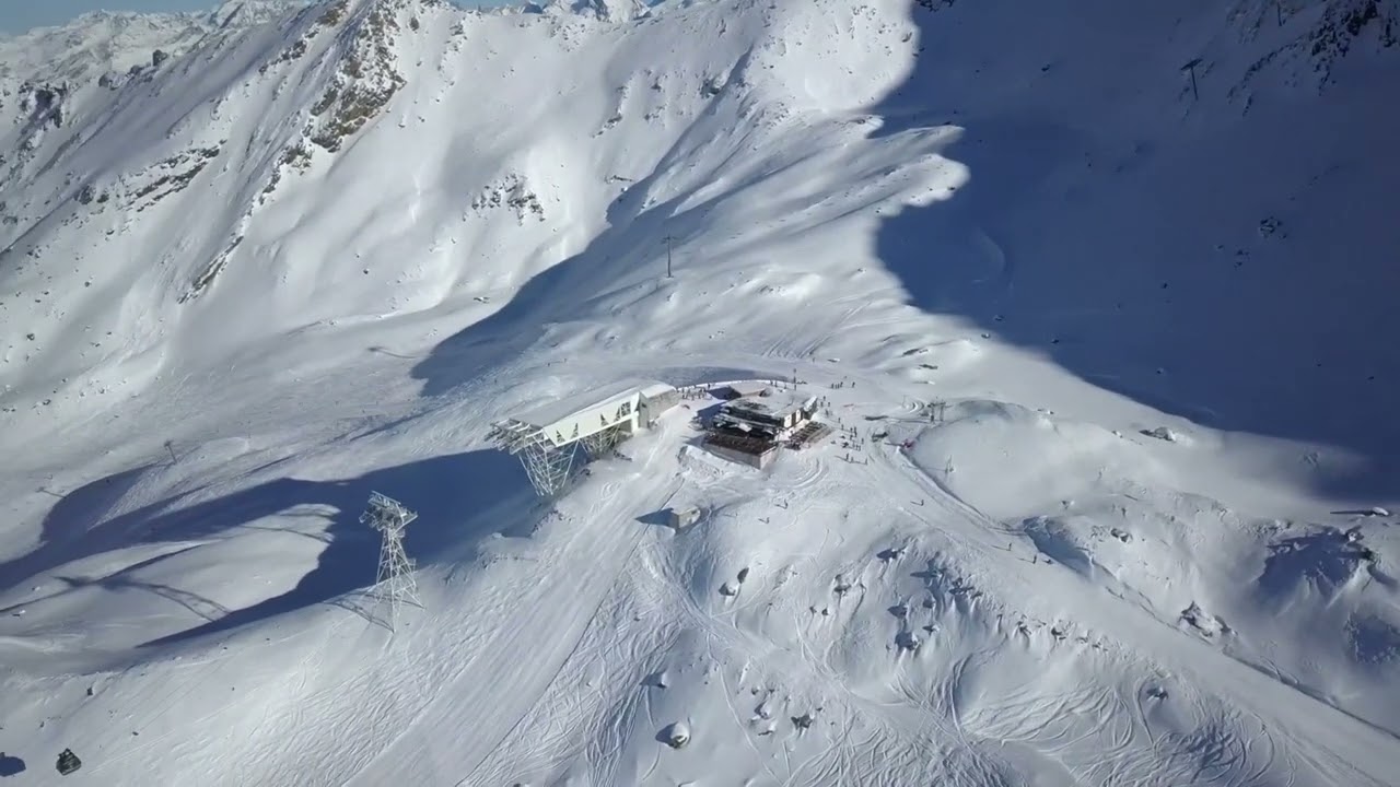 Alps  France  Les 3 Vallees 600 Km  piste The World's Largest Ski  Area  Resort   Alps  France !!!!!