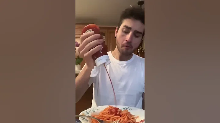 I put KETCHUP ON PASTA to prank my Italian mom 😂🇮🇹 #shorts