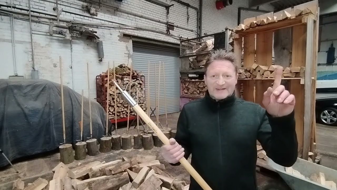 einfach genial mit "Woodspike" Brennholz stapeln, ganz leicht ohne bücken und Rückenschmerzen
