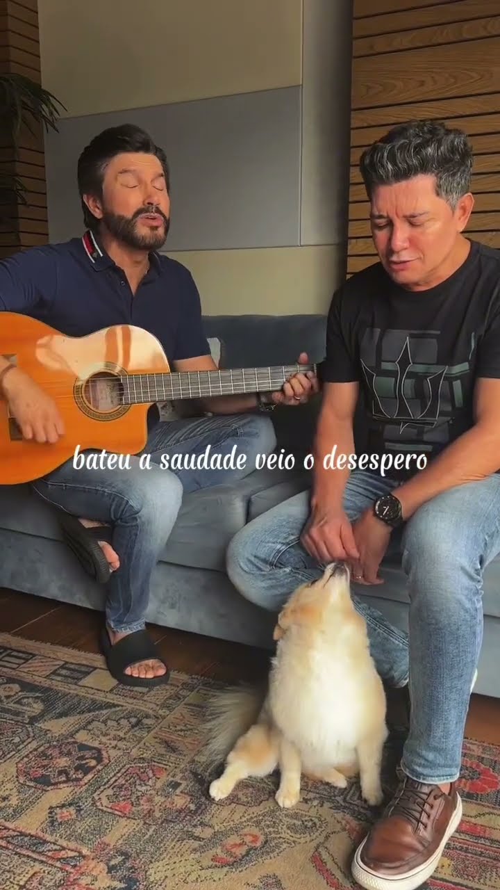 Levantei a tampa, voltei ao passadoMeu mundo guardado dentro de um baú ?? #PoeiraDaEstrada