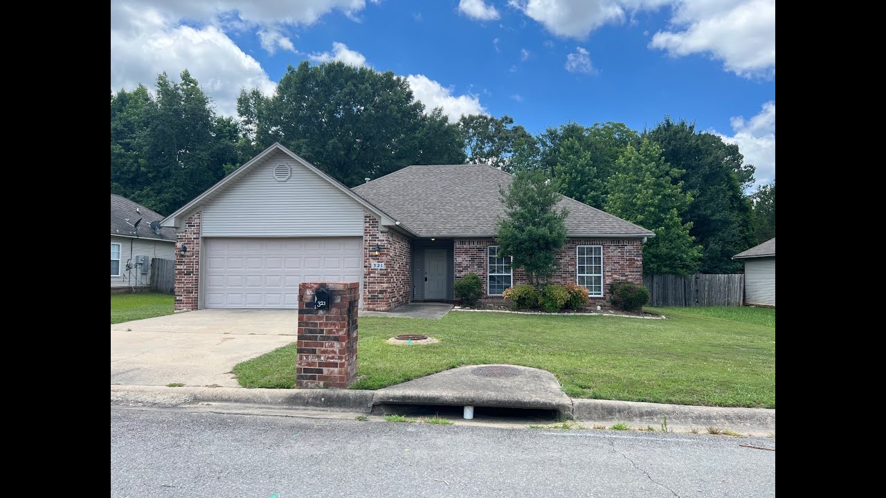 321 Autumn Dr., Benton AR 72015 Nice 3br 2ba w/2 car garage & fenced