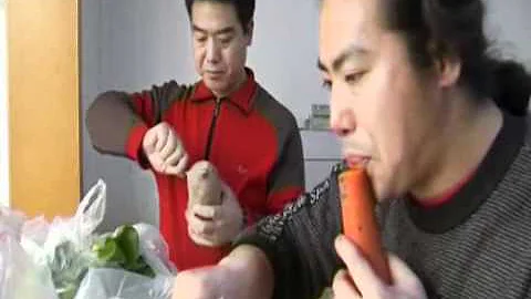 Kinezi - muzicari sviraju na povrcu
