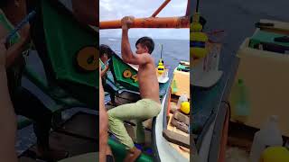 Palakas ang alon at hangin Pasampa muna #youtubeshorts #viralvideo #handfish #handlinefishing