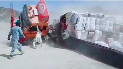 Truck Overload accident In Pakistan || Rizwan Tractors