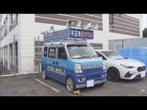 Man arrested for allegedly obstructing teachers' work by blasting loud music from car's loudspeak...