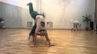 Capoeira movement sequence (4)