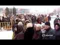 Жители Донецка и Луганска выстраиваются в очереди за гуманитарной помощью (новости)
