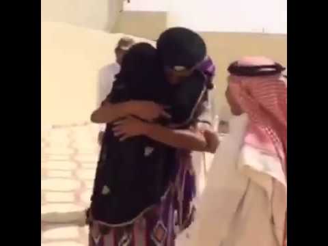 استقبال ام لابنها في لحظة فرح مؤثرة