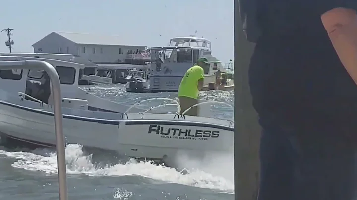 MAN OVERBOARD! BOATDOCKING #Extremeboatdockingcontest #Crisfield #boatdockingcontest