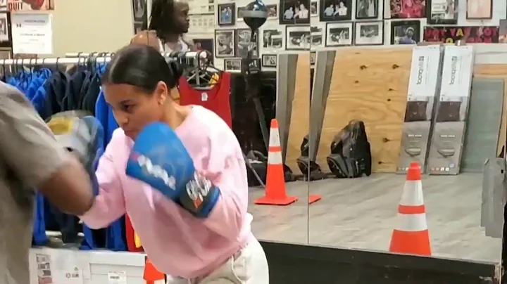 Girl Boxer Selena Lauth