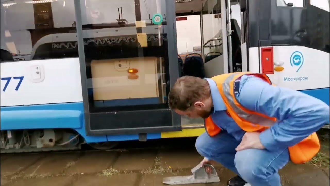 Установка башмака на рельс под трамвайный вагон. - YouTube