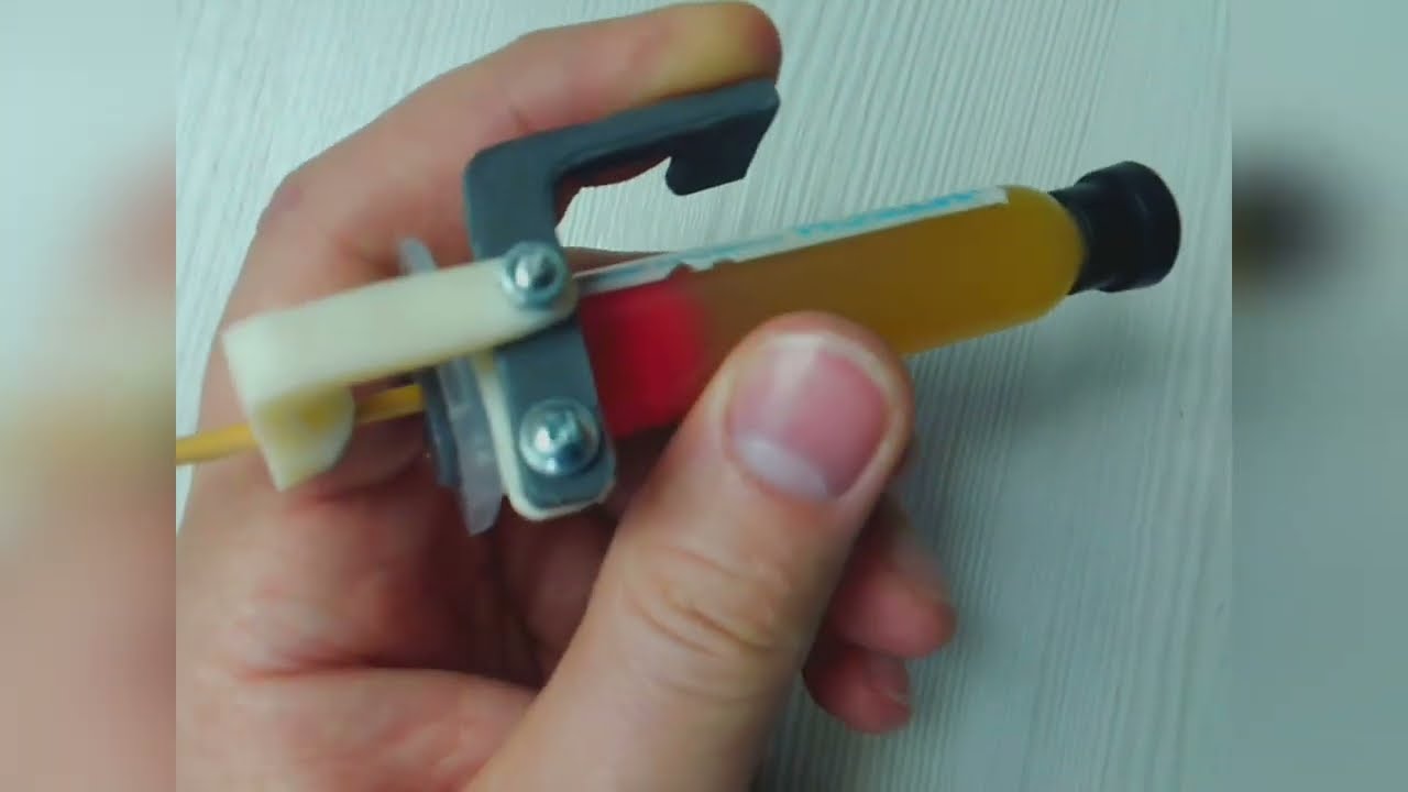 Fluxe soldering paste dispenser