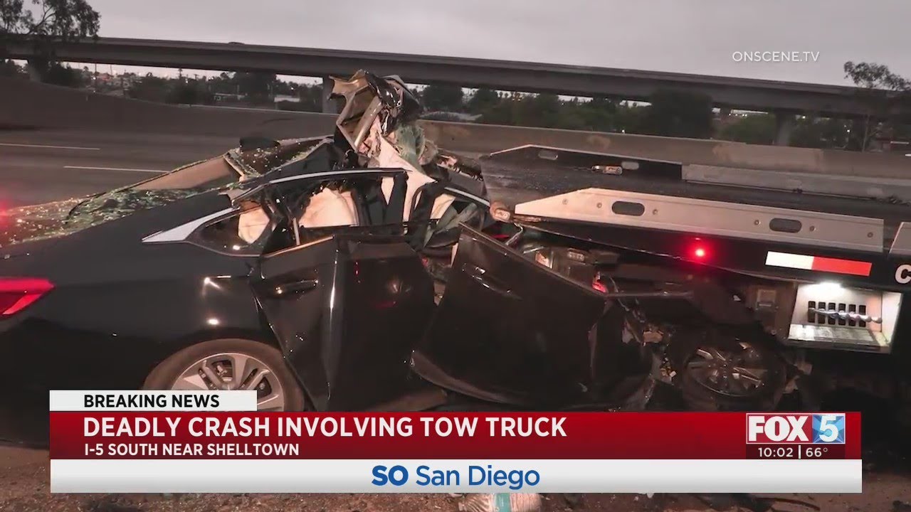Driver Dies After Crashing Into Tow Truck On I-5 - YouTube