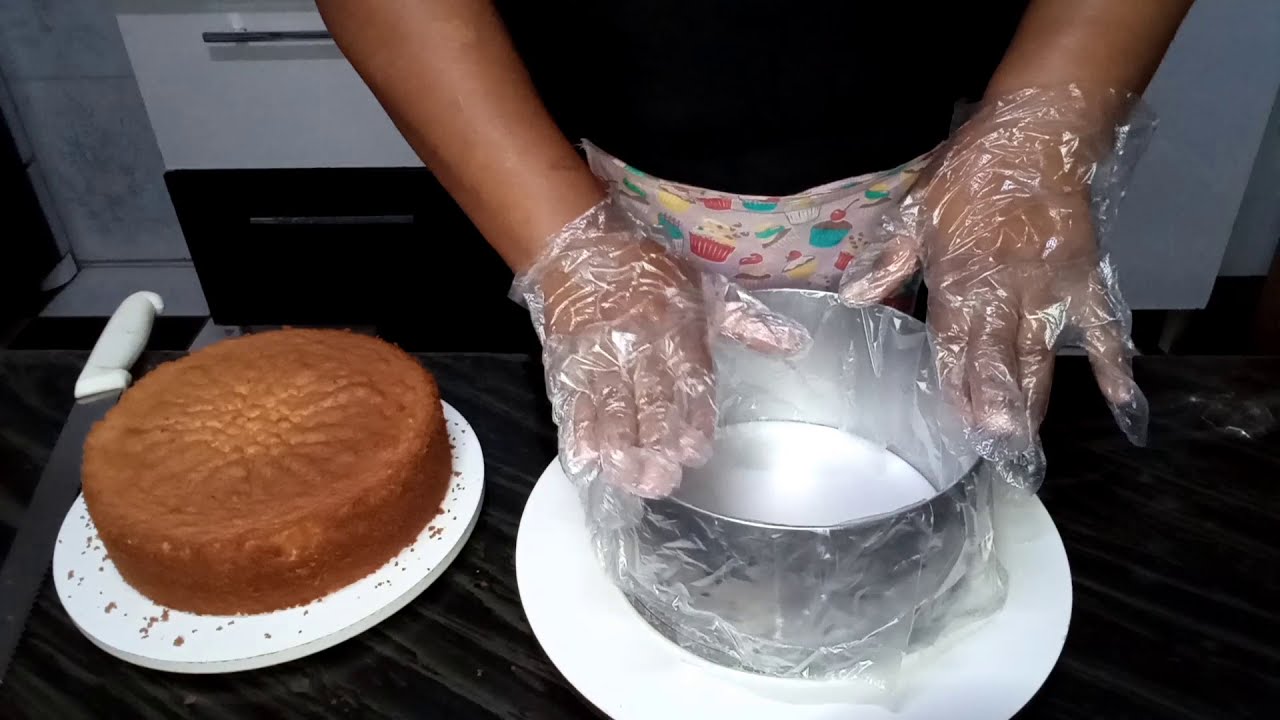 Montando bolo no aro 20 cm diâmetro .