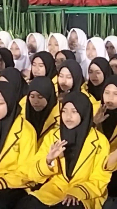 NADHOMAN ALFIYAH SANTRI PUTRI JATIM DI MOMEN PUNCAK HARI SANTRI 2022