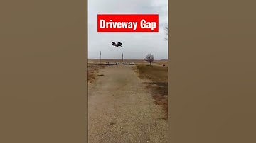 R/C Car Jumps Driveway - Traxxas E Revo 2.0 #shorts