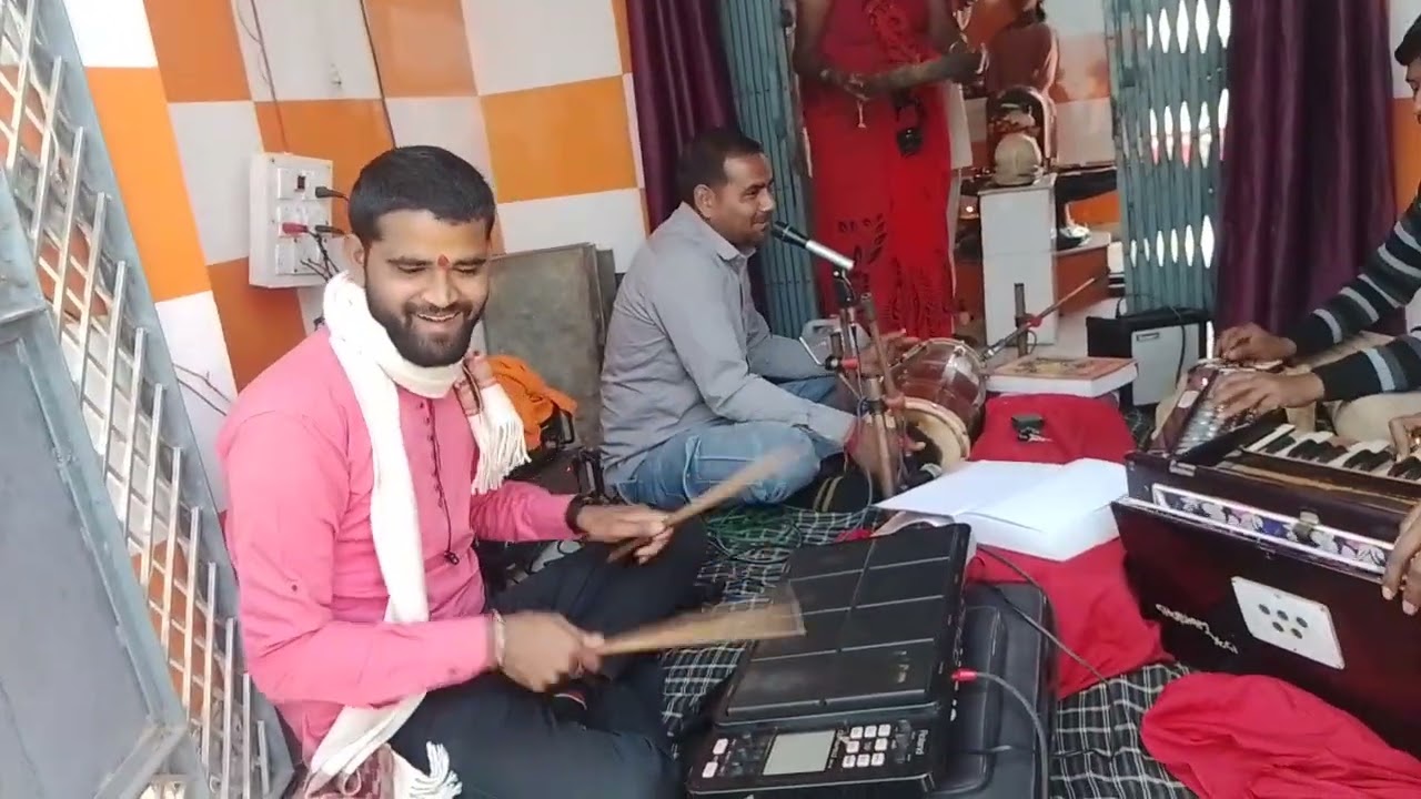 अपने पूरी टीम के साथ अच्छी धुन के साथ श्री रामायण जी की आरती🙏🙏❤️❤️🙏🙏🙏🌹🌹🌹🌹