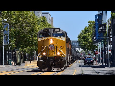 Streetruning trains in Oakland's Jack London Square