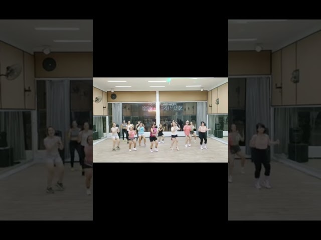 KU BERLAYAR DI LAUTAN TIDAK BERTEPIAN | TIKTOK VIRAL | ZUMBA class=