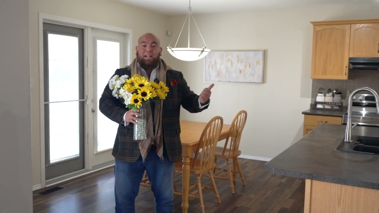 SIX Bedroom home UNDER $550k in Edmonton? - NEW LISTING! (EMPOWER Real Estate Group)