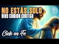 No Estás Solo | Dios Camina Contigo Incluso en el Silencio 🌤️ | Salmo 23:4