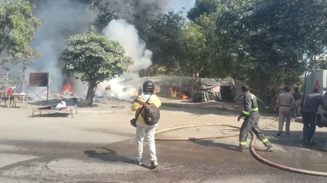 Kanpur nagar ps kidwai nagar me COD k bagal m lagi bishad ag 