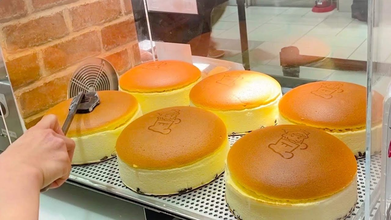 チーズケーキ おはようございます😃 GWも元気に営業しております。 ロケット