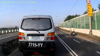 20130904 RH-2757 雖然你很小 但是那是給機車走的喔