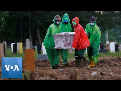 Indonesia Buries Dead From Coronavirus Indonesia Buries Dead From Coronavirus