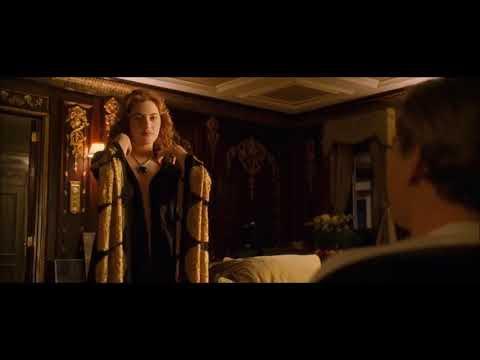 Ajoyib yigit talabaning klitorini yalaydi va uni ofisda sikadi.