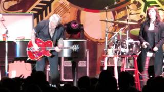 Pat Benatar and Neil Giraldo - We Live for Love (Laughlin, NV 5/25/2014)