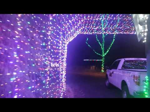 Video: Drive-Thru Christmas Lights vo Fantasy Lights