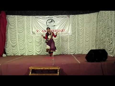 Hiba Abdul Salam dancing to Kaahe Ched Mohe