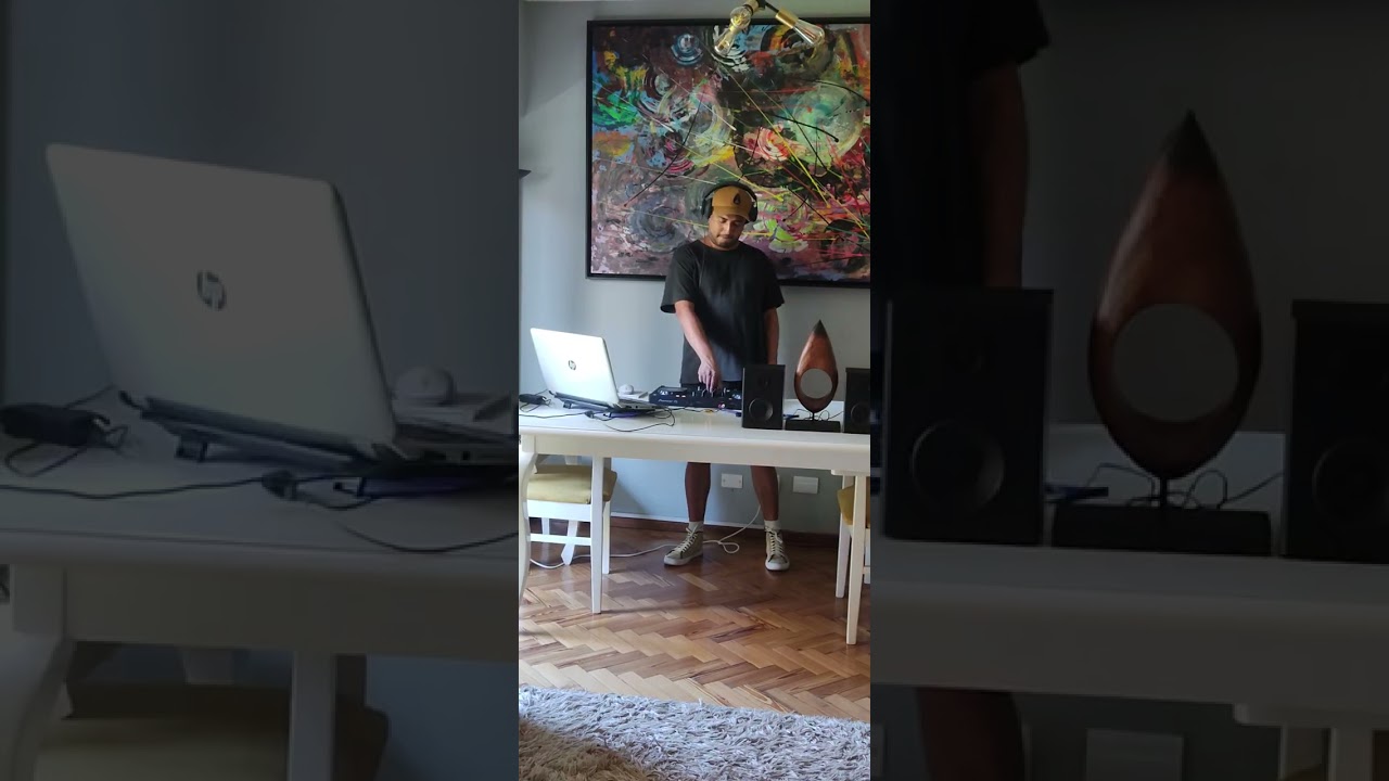 “Segunda vez practicando como DJ. Aprendiendo sin miedo.”