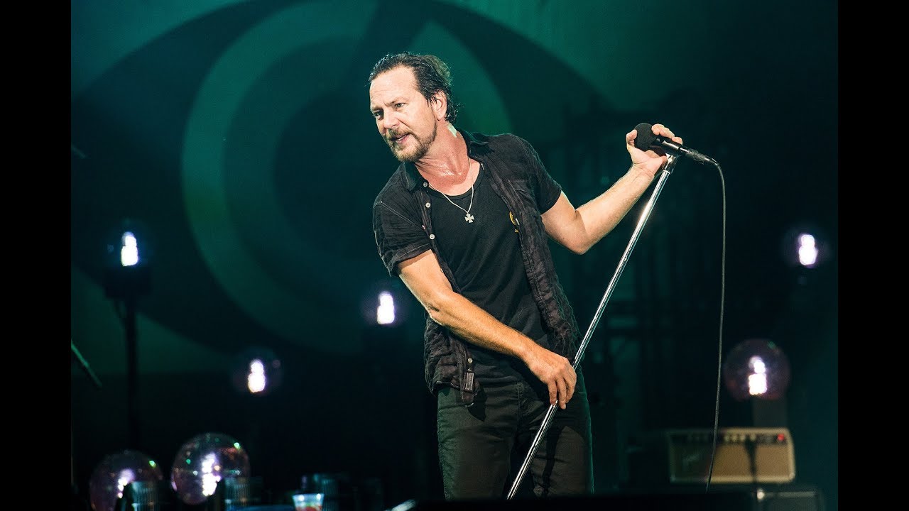 Pearl Jam poster shows bald eagle pecking at Trump corpse - Daily News