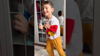 Her Şarkıya Uyum Sağladı