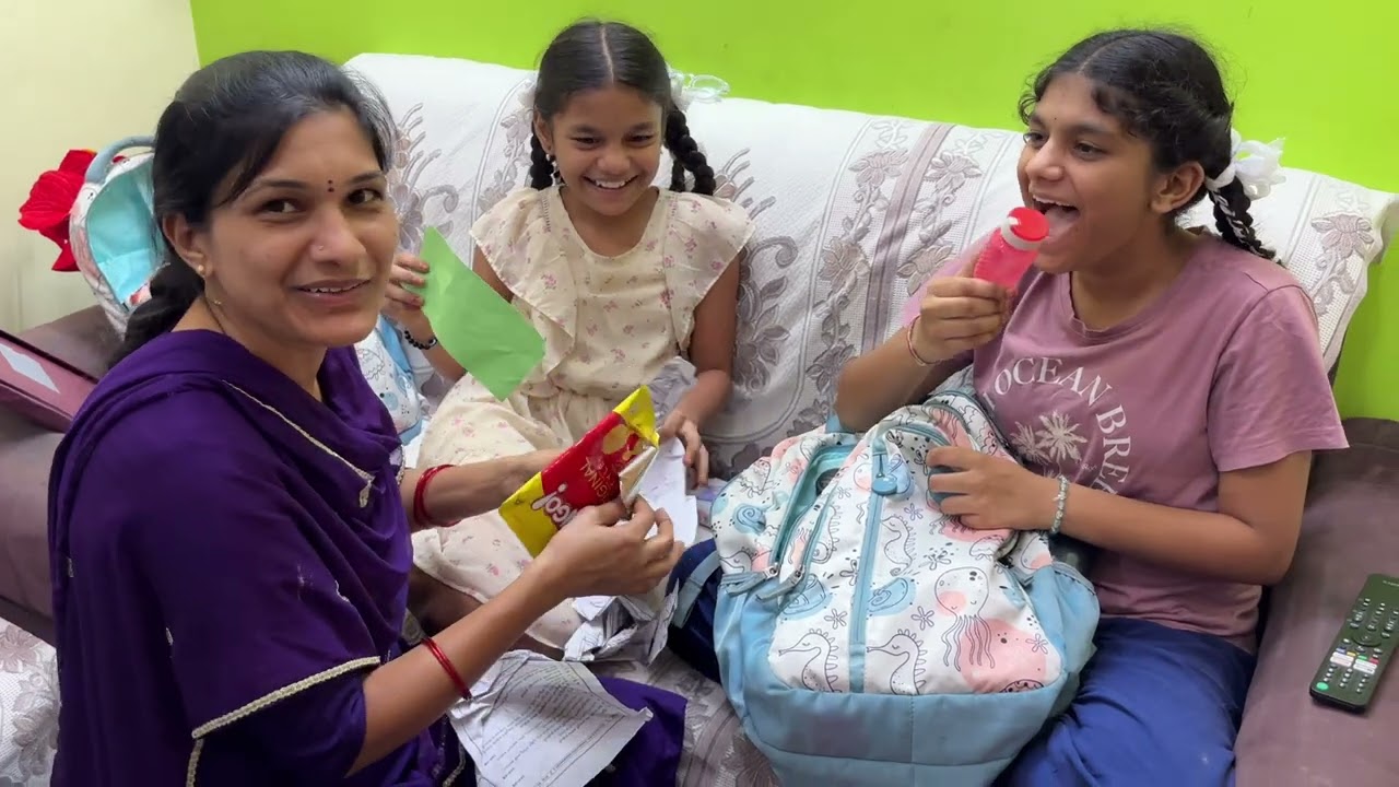 అమ్ములు Bag Tour || Ammulu bag lo ఏమున్నాయో చూడండి friends || nenu mi ammulu new video