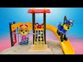 Spielzeug Kindergarten mit Sheren - Die Paw Patrol macht ein Puzzle