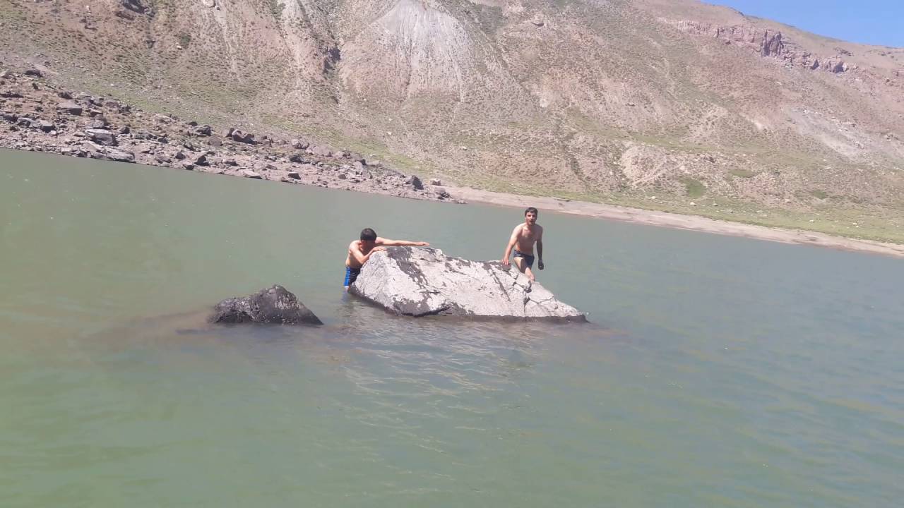 مەلەکردن-شاخەوان -دڵشاد گاشەگۆمی بێرمەسارد-بناری چیای هەڵگۆرد Bermasard. Swimming in coldpond