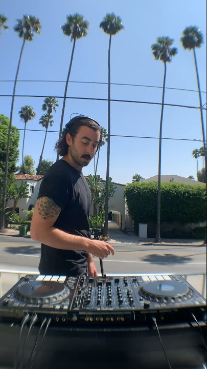 the story of “The Veldt Cinema” with @deadmau5 @bennybenassi @bynxmusic