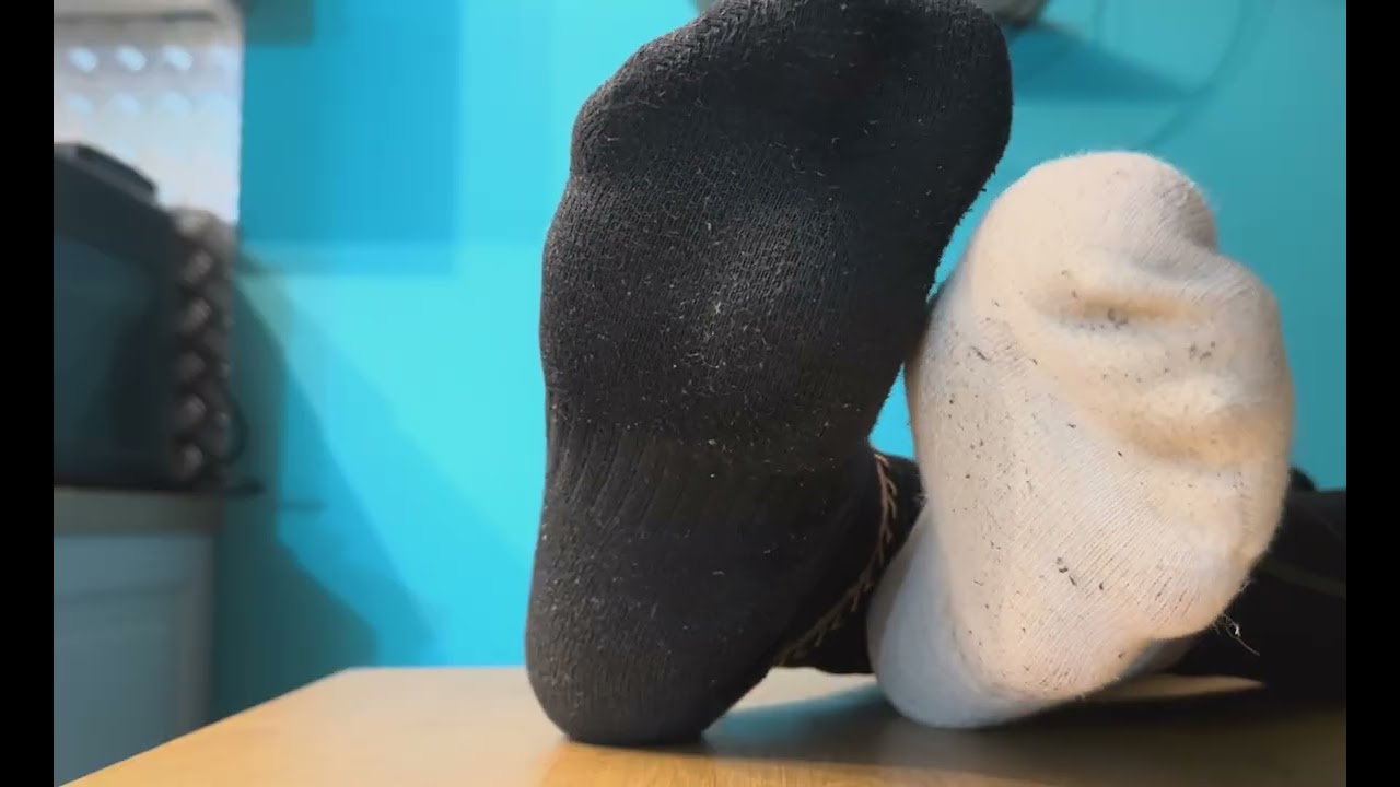 Mismatched Socks Trend Outfit: Black And White Nike Ankle Socks Paired With Black Leggings 