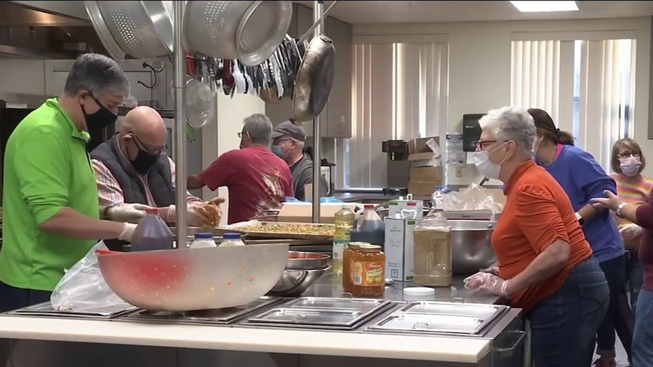 Hundreds of holiday meals delivered to homebound seniors, others in need