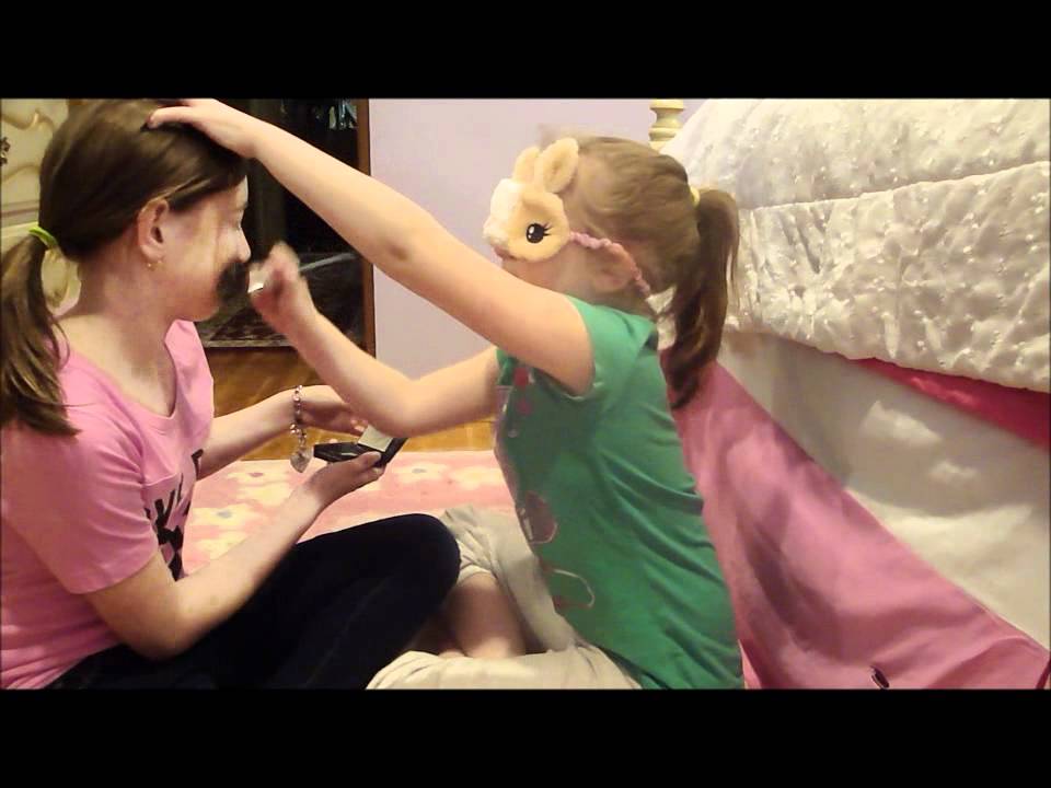 Me doing makeup blindfolded on my sister - YouTube
