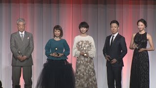波瑠さん菊之助さんら受賞 ベストドレッサー賞