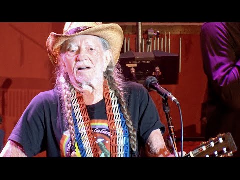 willie-nelson,-angel-flying-too-close-to-the-ground-(live),-the-fillmore,-san-francisco,-1/6/2020