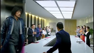 【Full Movie】 公司里突然闯进乞丐装扮的人，大家不以为意，没想到是霸道总裁归来 🥰 中国电视剧