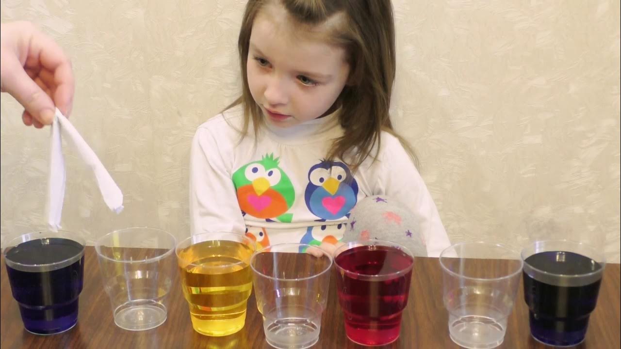 Опыт цветной. Опыт с водой Радуга в стакане. Опыты с красителями для детей. Окрашивание воды опыт. Эксперименты с красками для детей.