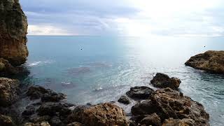 sea tides on rocks for relaxation