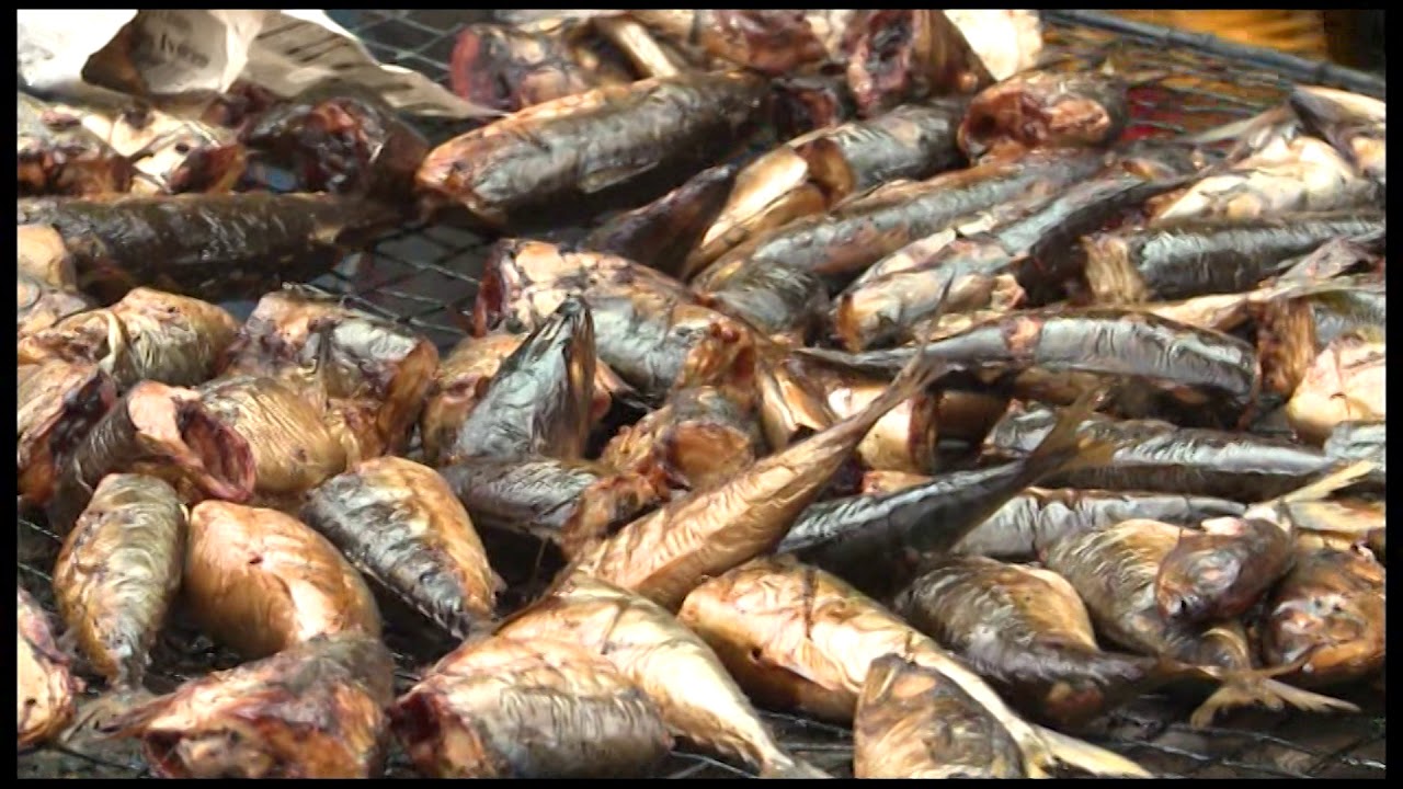 Cote D Ivoire 50 Des Femmes Fumeuses De Poissons Souffrent De Troubles Respiratoires Youtube